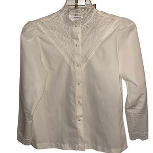 vintage 70s off white  lace victoria inspired pearl button mock neck blouse .